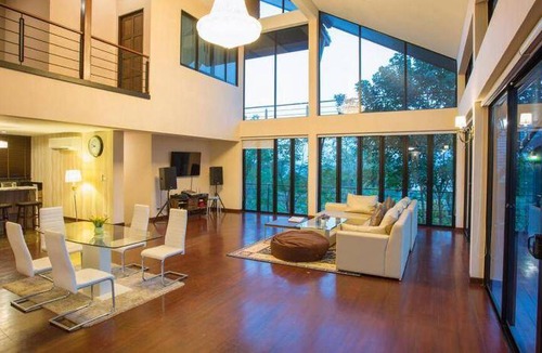 Phaya Yen House | 40 m² House ∙ 8 bedrooms ∙ 40 guests