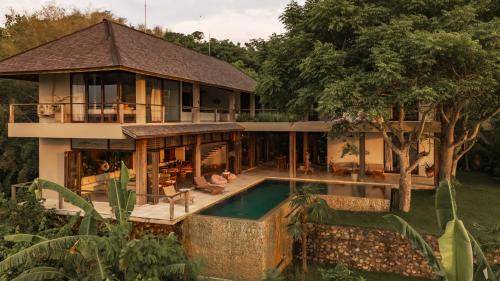 Kuta Resort | 400 m² Resort ∙ 4 bedrooms ∙ 12 guests