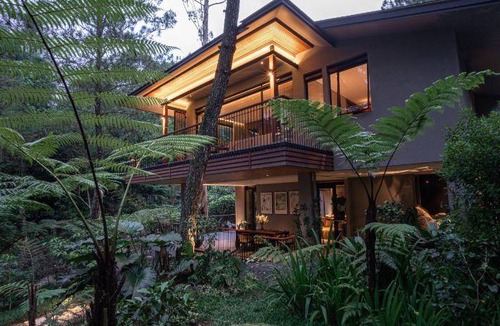 Bandung Apartment | 450 m² Serviced apartment ∙ 5 bedrooms ∙ 16 guests