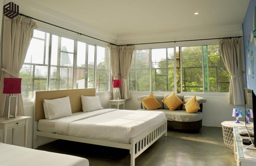 Khlong Toei Hostel | 48 m² Hostel ∙ 2 bedrooms ∙ 127 guests