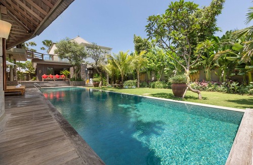 Berawa Villa | 4BR Ethnic Style Villa Near Berawa Beach, Canggu! 8Min Drive To Seminyak Beach!