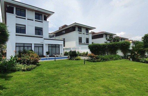 Bai Chay Villa | 5-bedrooms villa in FLC Ha long golf and resort: View Bay , City and golf course