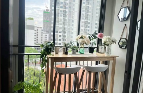 Bang Kapi Condo | 5 Mins Mall,MRT 28 sq. ft., with access to pool, co-working space, and gym