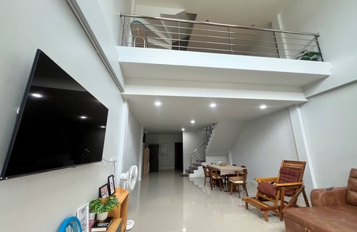 Hat Yai House | 5 minutes Drive to the city center, 9 minutes to Lee Gardens, with free parking.