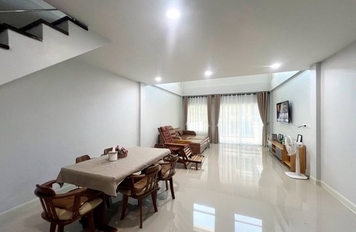 Hat Yai House | 5 minutes Drive to the city center, 9 minutes to Lee Gardens, with free parking.