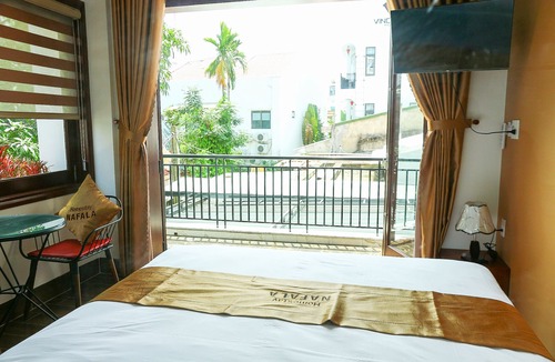 Cam Pho Bed & Breakfast | 5 minutes walking to the town center! Great rooms with balcony