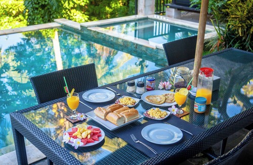 Abiansemal Villa | 5 * Pool villa in Ubud with free airport pick up and free use of bikes!