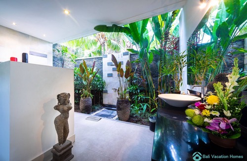 Abiansemal Villa | 5 * Pool villa in Ubud with free airport pick up and free use of bikes!