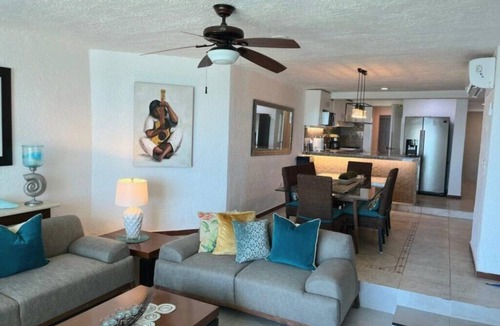 Zona Hotelera Villa | 5 Star Private Beach front Beautiful Villa only steps from the Ocean