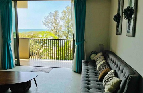 Batu Ferringhi Apartment | 5 Stars Seafront Suite By The Sea 日落无敌全海景 5星 酒店等级