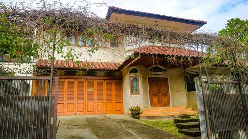 Dago Villa | 500 m² Villa ∙ 3 bedrooms ∙ 6 guests
