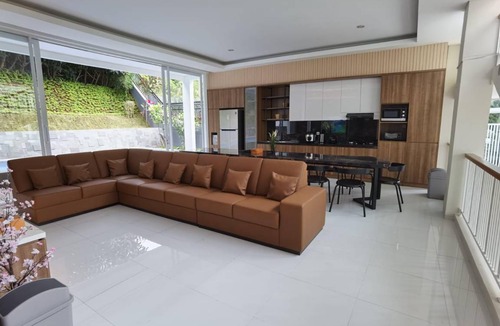 Bandung Villa | 500 m² Villa ∙ 5 bedrooms ∙ 24 guests
