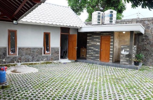 Tegalrejo House | 525 m² House ∙ 4 bedrooms ∙ 8 guests