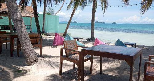 Thong Krut Villa | 560 m² Villa ∙ 4 bedrooms ∙ 8 guests