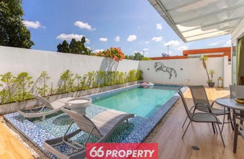 Nong Pa Khrang Villa | 5BR Sunset Pool Villa near City and Shopping Malls