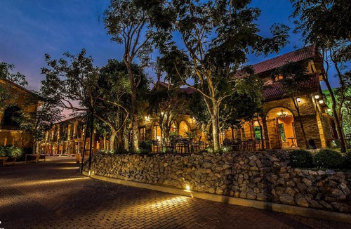 Nakhon Sawan Resort | 64 m² Resort ∙ 4 guests