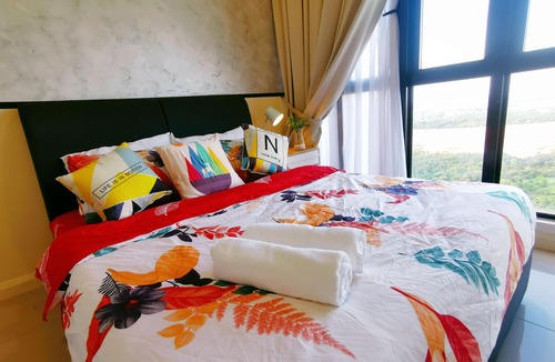 Medini Apartment | 6min walking- Legoland Happy Rainbow Suite for Families 2R2B 1-8pax Max Lakeview