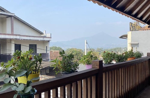 Lembang Hotel | 70 m² Hotel ∙ 6 bedrooms ∙ 19 guests