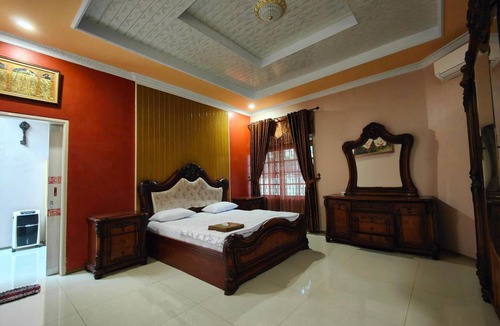 North Cirebon House | 700 m² House ∙ 5 bedrooms ∙ 10 guests