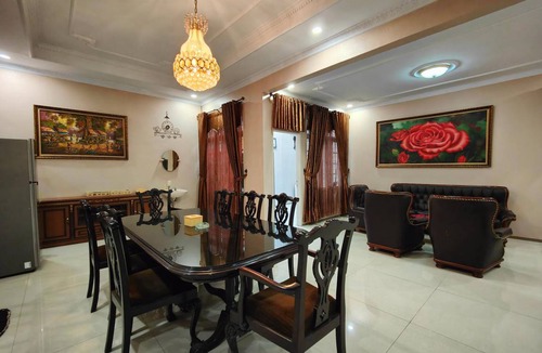 North Cirebon House | 700 m² House ∙ 5 bedrooms ∙ 10 guests