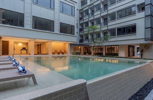 Bang Khun Phrom Hotel | 77 m² Hotel ∙ 127 guests