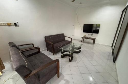 Johor House | 79 Homestay Layang-Layang