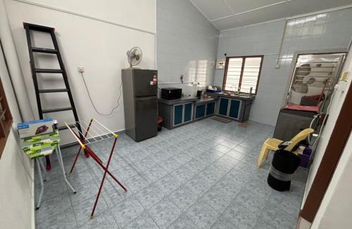 Johor House | 79 Homestay Layang-Layang
