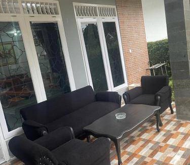 Cipanas Villa | 800 m² Villa ∙ 4 bedrooms ∙ 10 guests