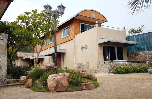 Khlong Khut Resort | 90 m² Resort ∙ 2 bedrooms ∙ 6 guests