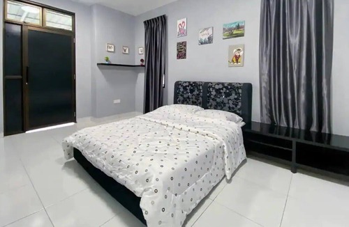 Tebrau House | A Cozy & Lovely 4BR Home with Private Pool