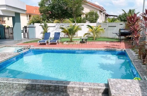 Tebrau House | A Lovely 4BR Home with Private Pool
