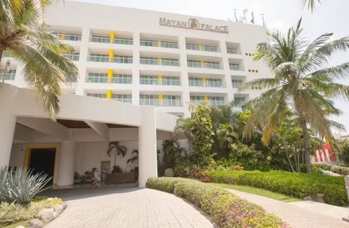 Isla Iguana Resort | A Luxury Adventure at Mayan Palace Puerto Vallarta