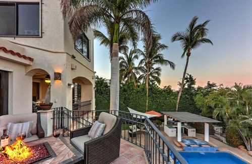 Campo de Golf Fonatur Villa | A Stunning 6,100 sqft House Sleeps 10, walk to Beach, Shops and Restaurants.
