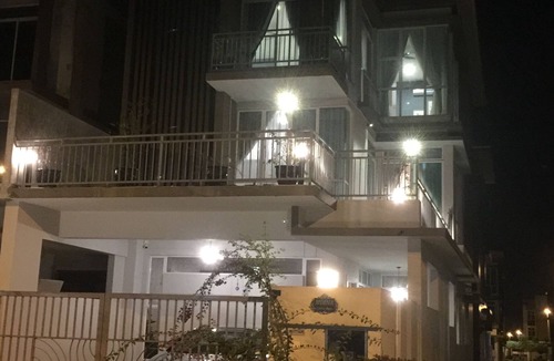 Johor Bahru House | A well-decorated 3-storey house near Malaysia-Singapore border checkpoint.
