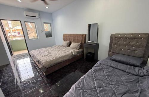 Kampung Kayu Arang House | Adam's Nur Homestay Taman D Razak Wakaf Tapai
