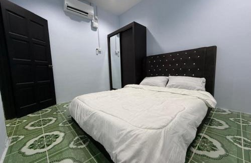 Kampung Kayu Arang House | Adam's Nur Homestay Taman D Razak Wakaf Tapai