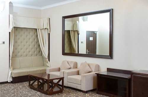 Laweyan Hotel | Adhiwangsa Hotel & Convention Hall