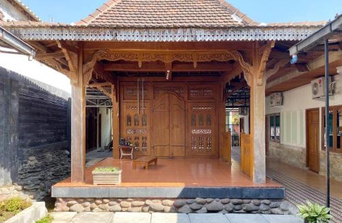 Nganjuk Hotel | Adipura Guesthouse Syariah Mitra RedDoorz near Terminal Nganjuk
