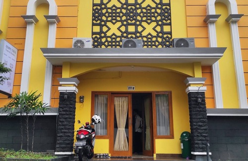 Yogyakarta House | Adiputra Guesthouse near Tugu Malioboro