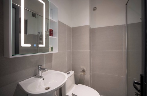 Phuong 6 Apartment | Affordable Chic studio for 4 Guests with AC, WiFi in marvelous Hồ Chí Minh City