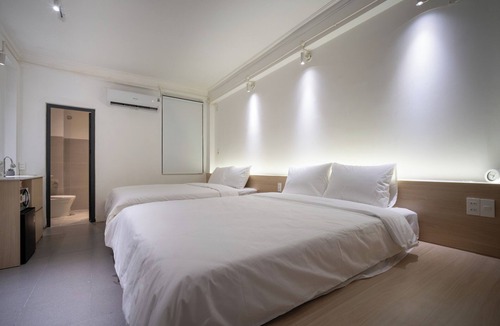 Phuong 6 Apartment | Affordable Chic studio for 4 Guests with AC, WiFi in marvelous Hồ Chí Minh City