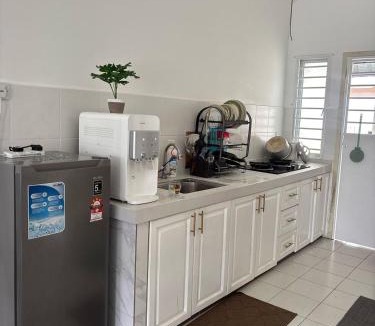 Kuala Langat District House | Afrinas Islamic Homestay Banting