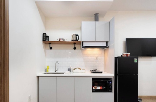 Tan Binh Apartment | Airport Balcony Apartment - Pet-Friendly Studio
