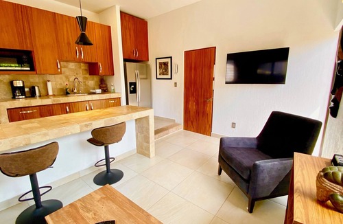 San Antonio Tlayacapan House | Ajijic 1 Bed Guesthouse-Great Location-Patio-Bikes-Pickleball Court-Golf Cart
