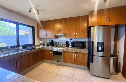 San Antonio Tlayacapan House | Ajijic Modern 1 Bed Home -Great location-Patio-Gym-Pickleball Court-Golf Cart