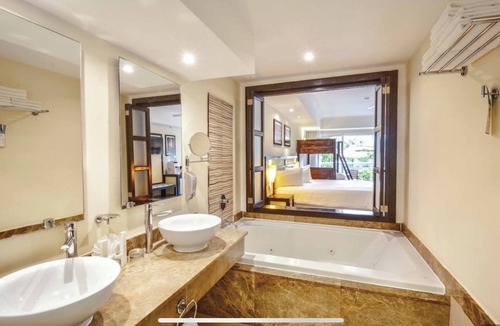 Playacar Zona Hotelera Resort | All-Inclusive on the beach with VIP ACCESS Family Rivera Suite !