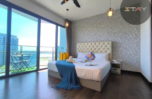 Nusajaya Apartment | Almas Suites Couple Cozy Seaview Netflix By STAY