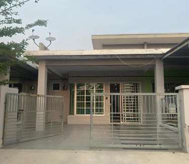 Kluang House | Alyn Home Kluang II Netflix Wifi Coway