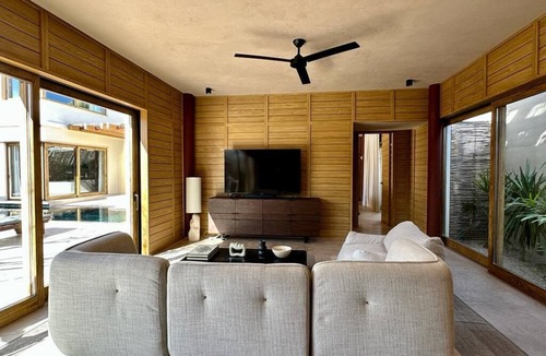 San Jose del Cabo Resort | Amazing, 3br contemporary Acre Resort Hacienda with private pool and hot tub.