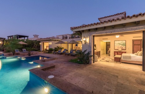 Cabo San Lucas Villa | AMAZING GOLF VILLA @ DIAMANTE CABO SANLUCAS, UNBLOCK VIEW, HIT BALLS AT BACKYARD